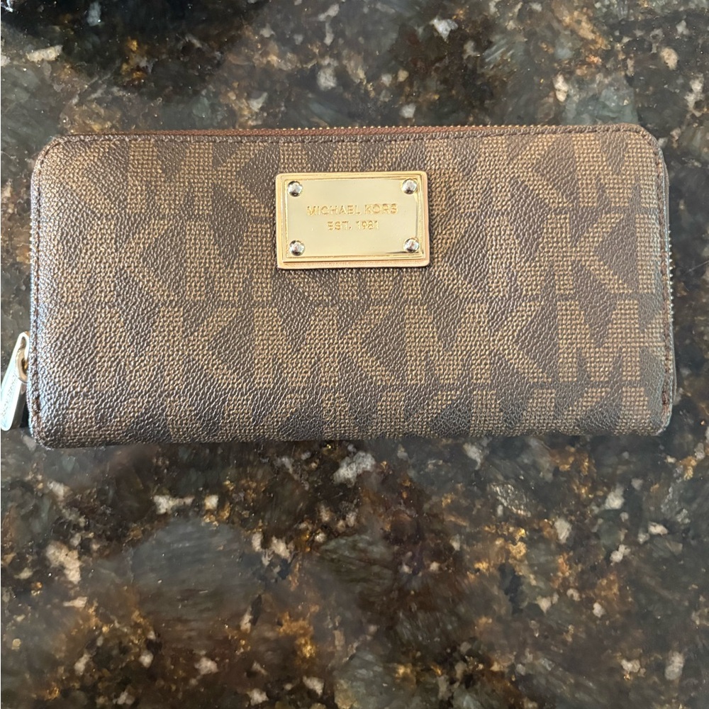 Michael Kors Signature Brown Zip Wallet